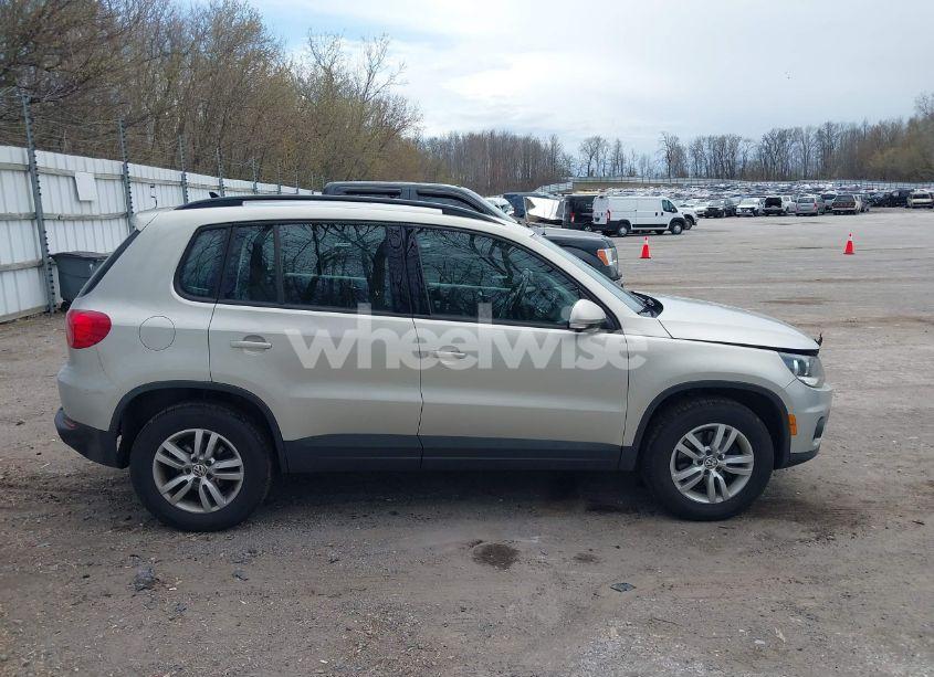 Photo 13 of 2015 Volkswagen Tiguan S (VIN WVGBV7AX3FW588413)
