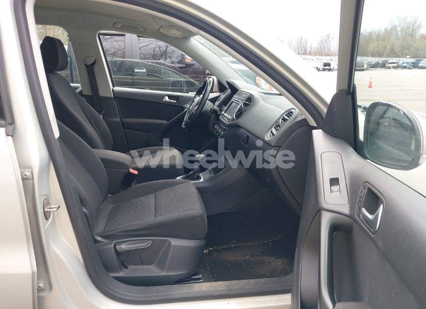 Photo 5 of 2015 Volkswagen Tiguan S (VIN WVGBV7AX3FW588413)