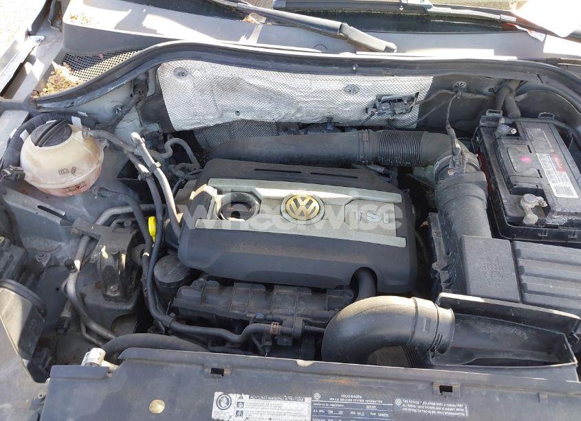 Photo 10 of 2011 Volkswagen Tiguan SE (VIN WVGBV7AX4BW528845)