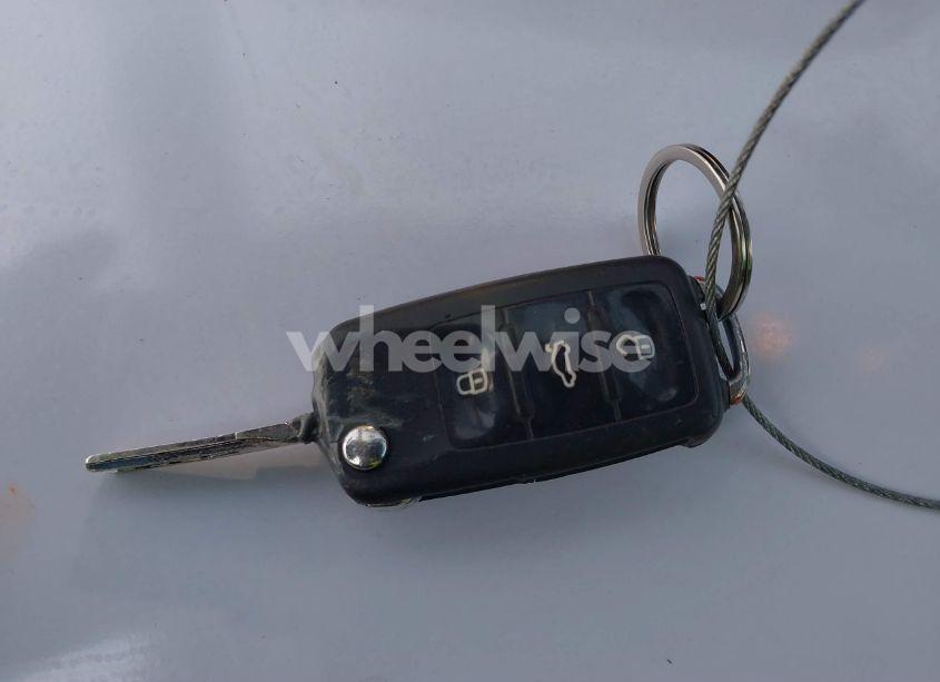 Photo 11 of 2011 Volkswagen Tiguan SE (VIN WVGBV7AX4BW528845)