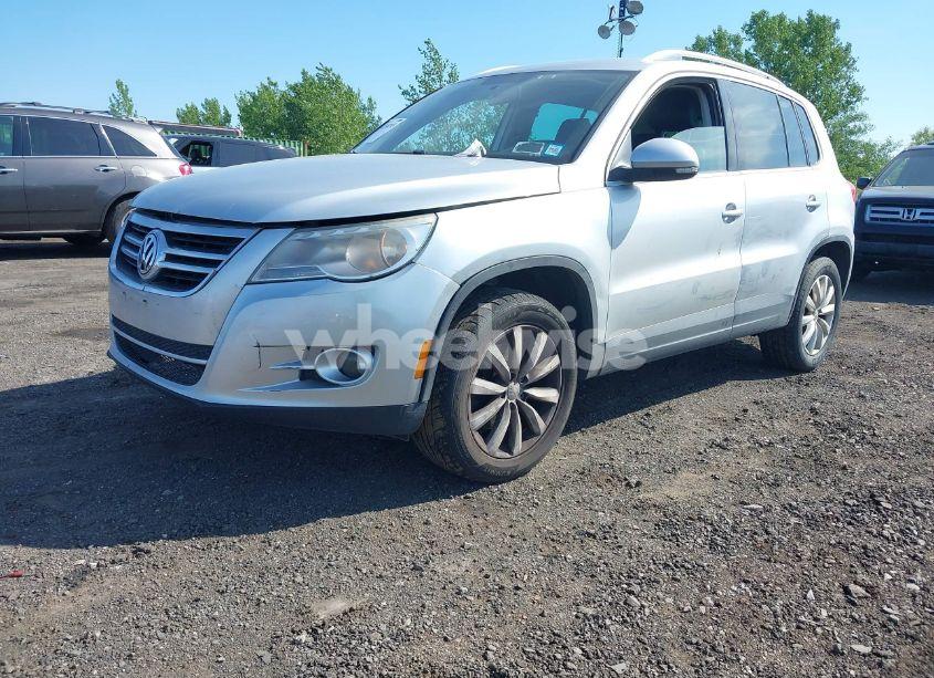 Photo 2 of 2011 Volkswagen Tiguan SE (VIN WVGBV7AX4BW528845)