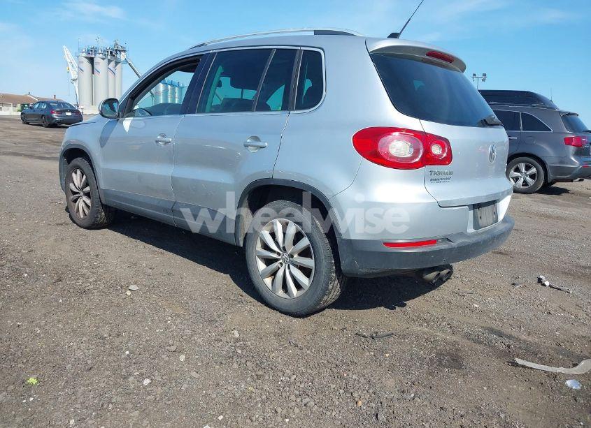 Photo 3 of 2011 Volkswagen Tiguan SE (VIN WVGBV7AX4BW528845)