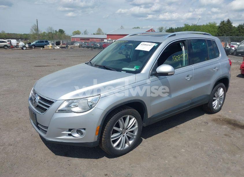 Photo 2 of 2011 Volkswagen Tiguan SE (VIN WVGBV7AX4BW532488)