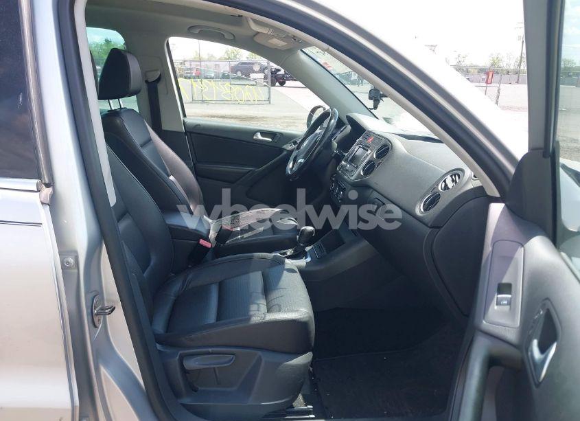 Photo 5 of 2011 Volkswagen Tiguan SE (VIN WVGBV7AX4BW532488)