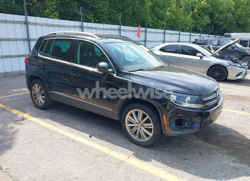 2012 Volkswagen Tiguan SE (VIN WVGBV7AX4CW548742) main photo