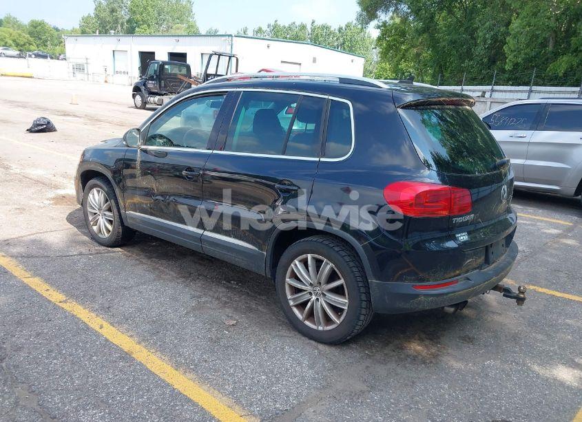Photo 3 of 2012 Volkswagen Tiguan SE (VIN WVGBV7AX4CW548742)