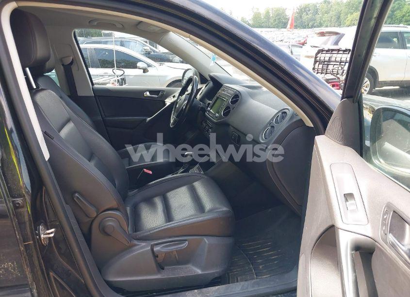 Photo 5 of 2012 Volkswagen Tiguan SE (VIN WVGBV7AX4CW548742)