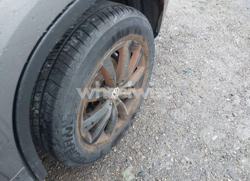 Photo 12 of 2011 Volkswagen Tiguan SE (VIN WVGBV7AX5BW528577)