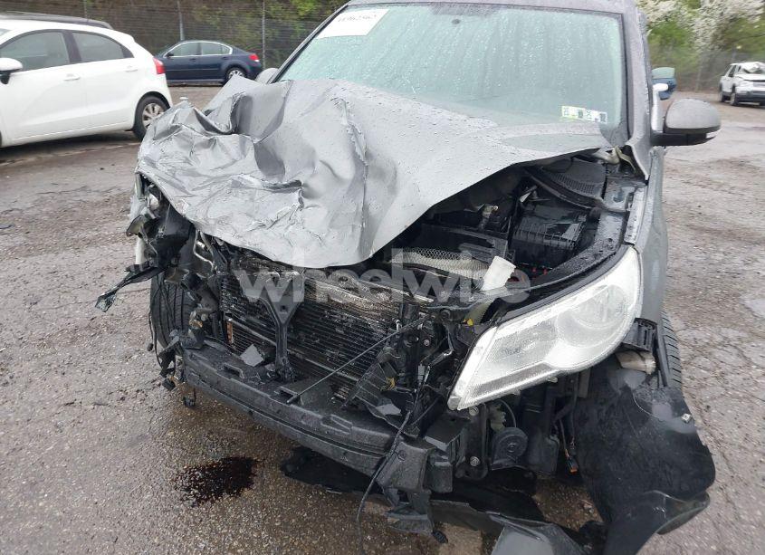 Photo 6 of 2011 Volkswagen Tiguan SE (VIN WVGBV7AX5BW528577)