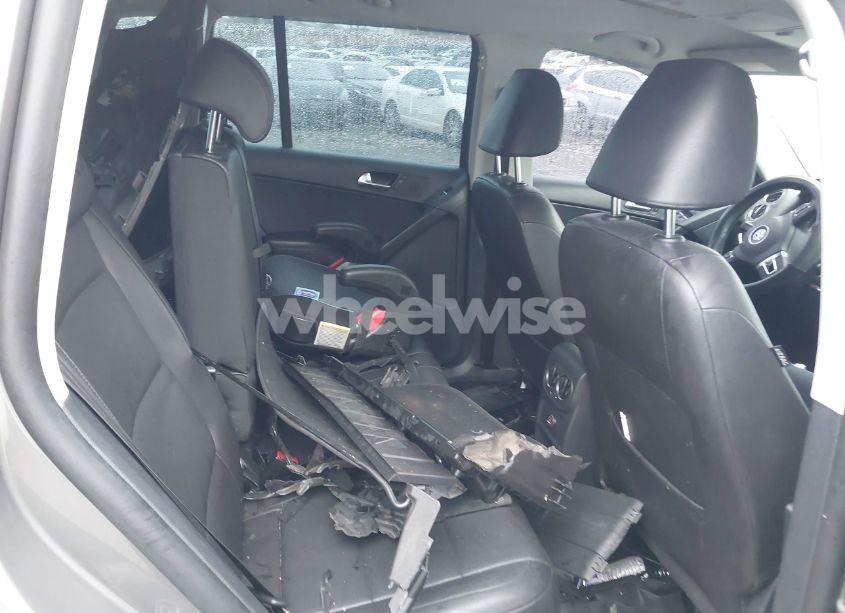 Photo 8 of 2011 Volkswagen Tiguan SE (VIN WVGBV7AX5BW528577)