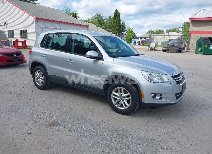 2011 Volkswagen Tiguan S (VIN WVGBV7AX5BW548053) main photo