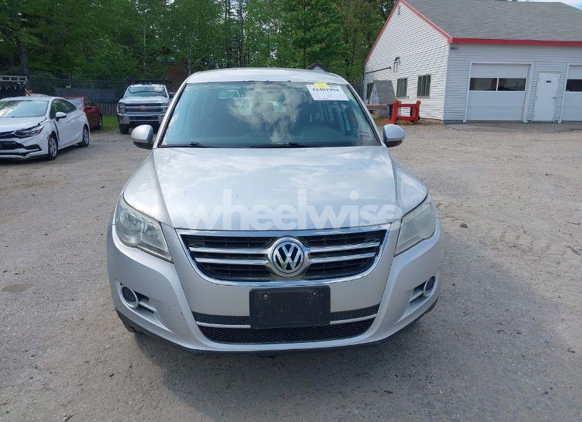Photo 13 of 2011 Volkswagen Tiguan S (VIN WVGBV7AX5BW548053)
