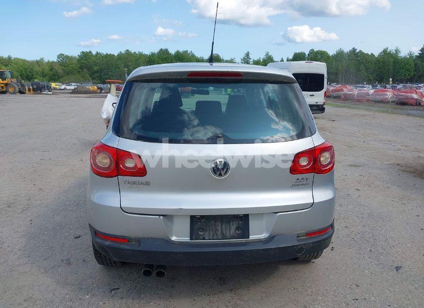 Photo 15 of 2011 Volkswagen Tiguan S (VIN WVGBV7AX5BW548053)