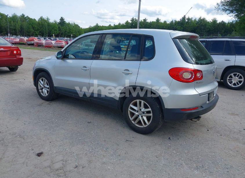 Photo 3 of 2011 Volkswagen Tiguan S (VIN WVGBV7AX5BW548053)