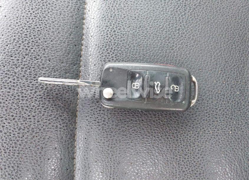 Photo 11 of 2011 Volkswagen Tiguan SE (VIN WVGBV7AX6BW521525)