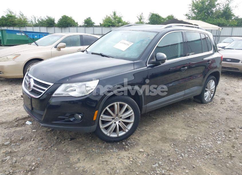 Photo 2 of 2011 Volkswagen Tiguan SE (VIN WVGBV7AX6BW521525)