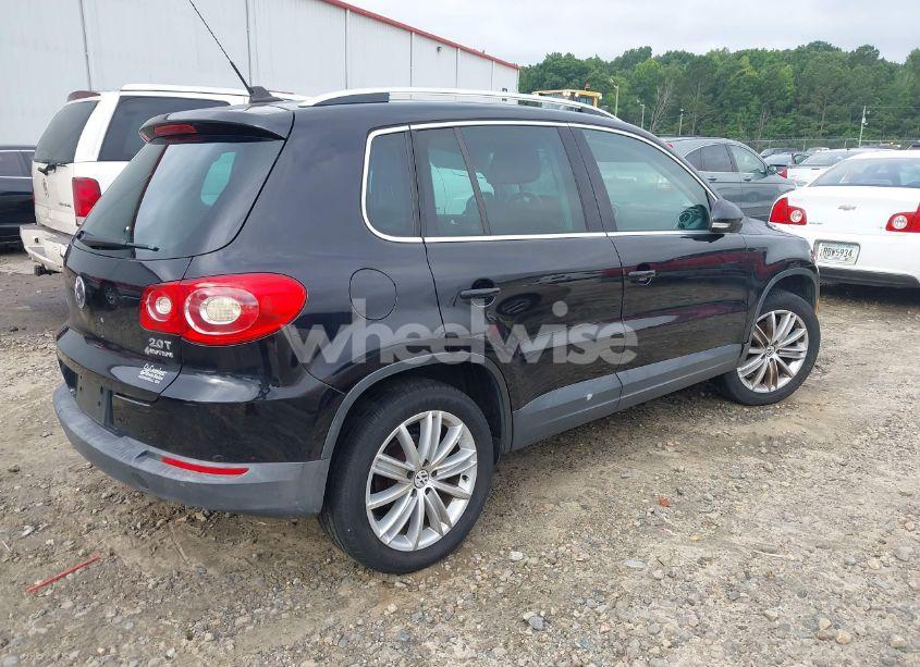Photo 4 of 2011 Volkswagen Tiguan SE (VIN WVGBV7AX6BW521525)