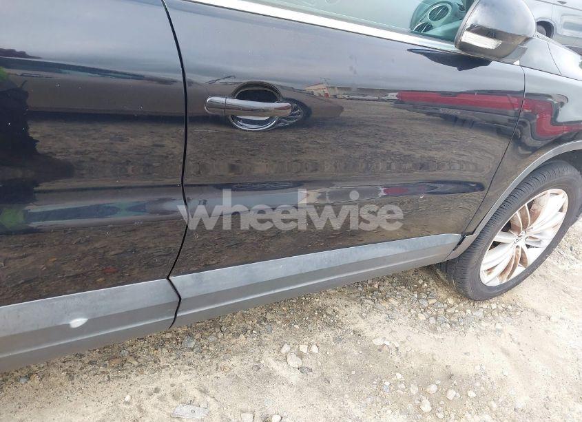 Photo 6 of 2011 Volkswagen Tiguan SE (VIN WVGBV7AX6BW521525)