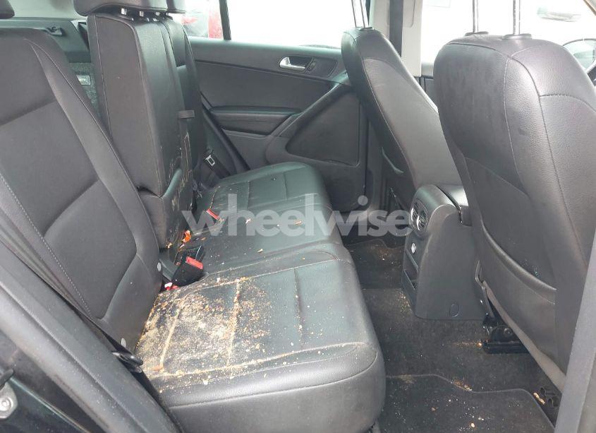 Photo 8 of 2011 Volkswagen Tiguan SE (VIN WVGBV7AX6BW521525)