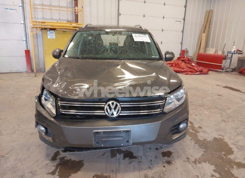 Photo 12 of 2012 Volkswagen Tiguan SE (VIN WVGBV7AX6CW093750)