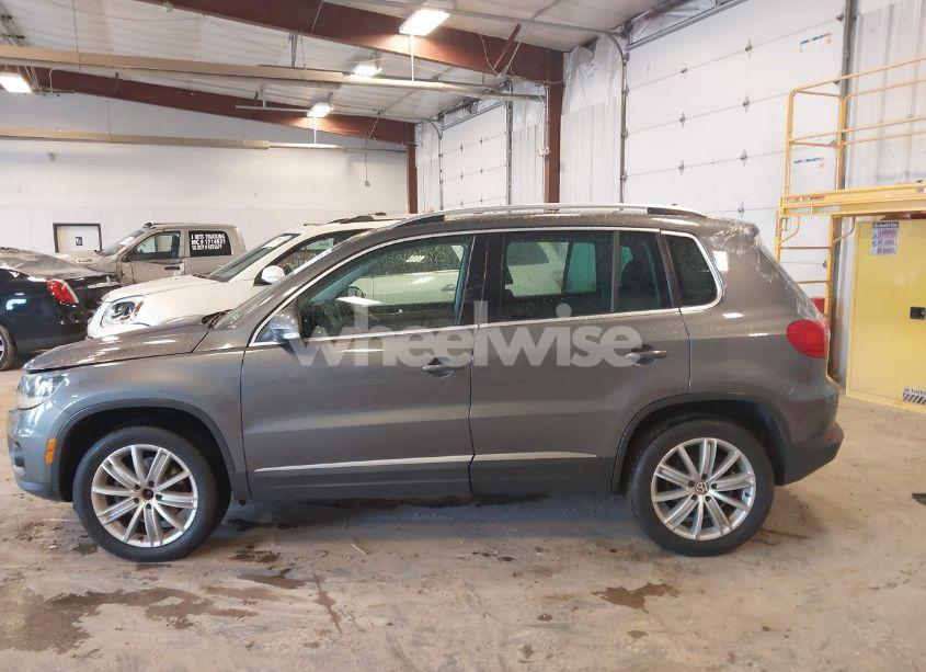 Photo 14 of 2012 Volkswagen Tiguan SE (VIN WVGBV7AX6CW093750)