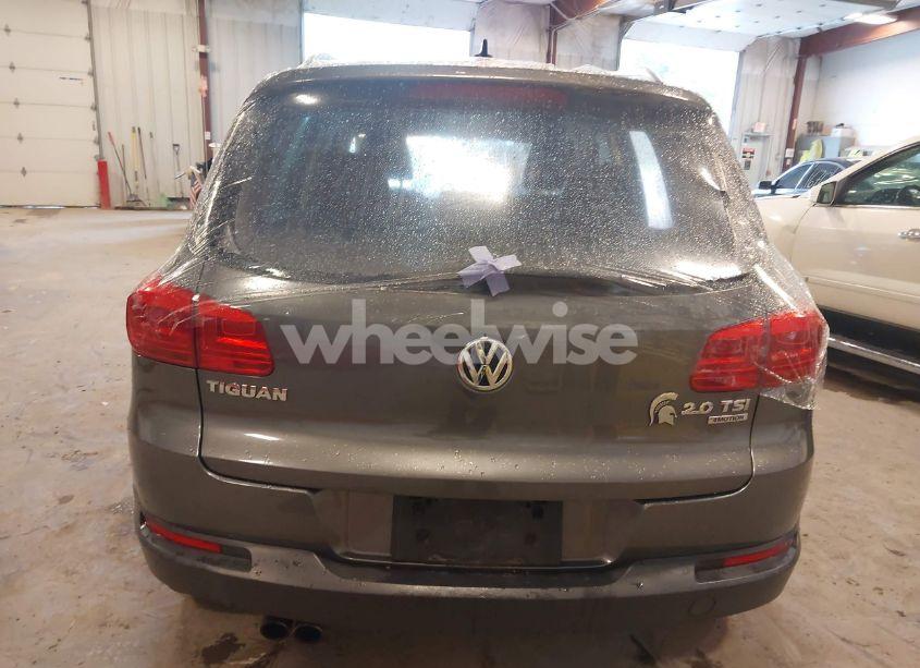 Photo 16 of 2012 Volkswagen Tiguan SE (VIN WVGBV7AX6CW093750)