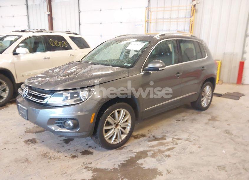 Photo 2 of 2012 Volkswagen Tiguan SE (VIN WVGBV7AX6CW093750)