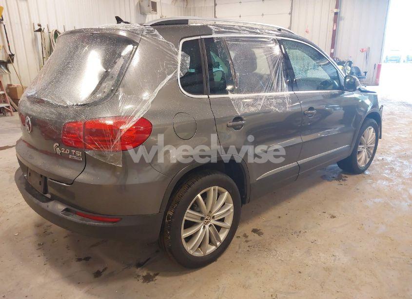 Photo 4 of 2012 Volkswagen Tiguan SE (VIN WVGBV7AX6CW093750)