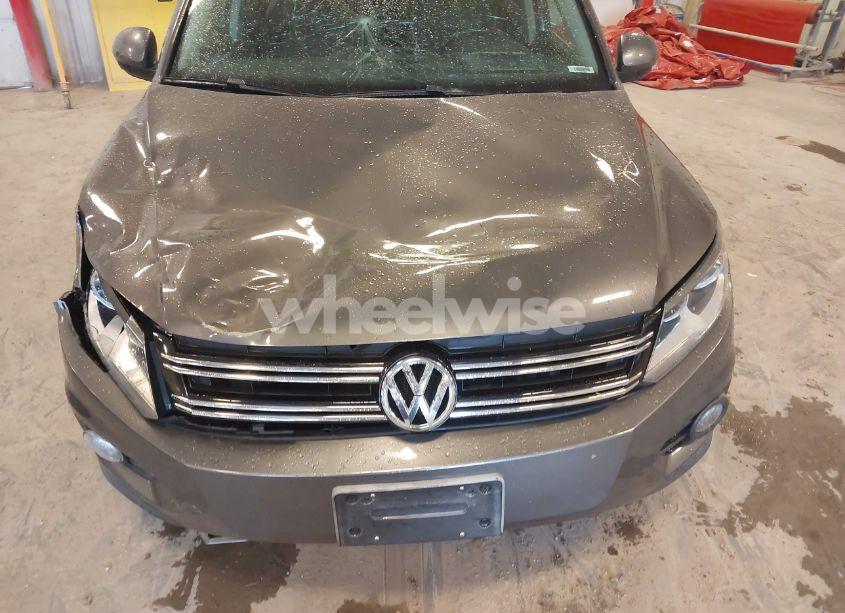 Photo 6 of 2012 Volkswagen Tiguan SE (VIN WVGBV7AX6CW093750)