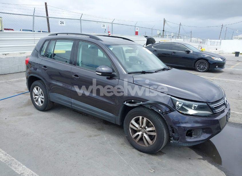 2016 Volkswagen Tiguan S (VIN WVGBV7AX6GW558257) main photo