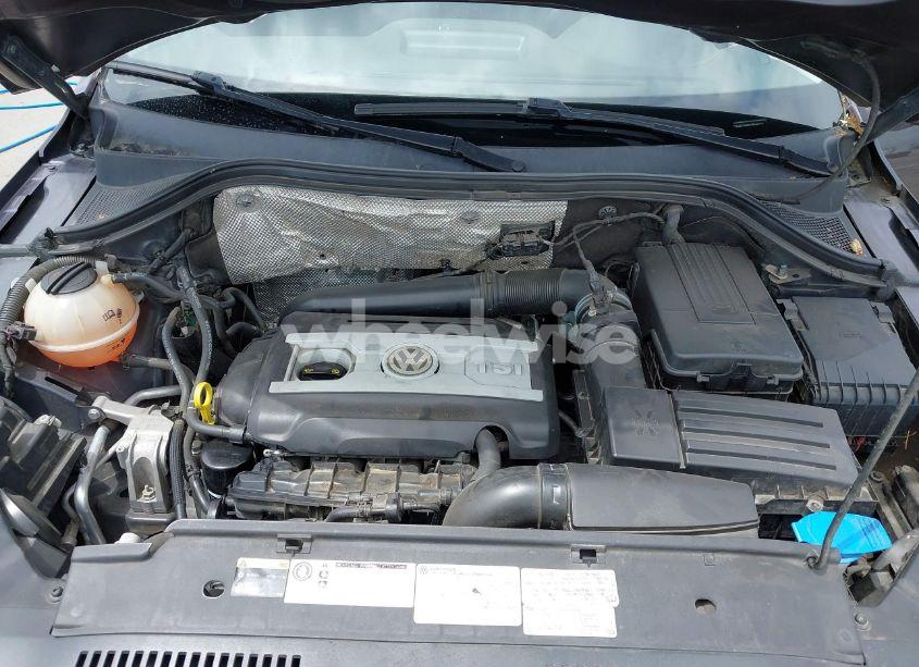 Photo 10 of 2016 Volkswagen Tiguan S (VIN WVGBV7AX6GW558257)