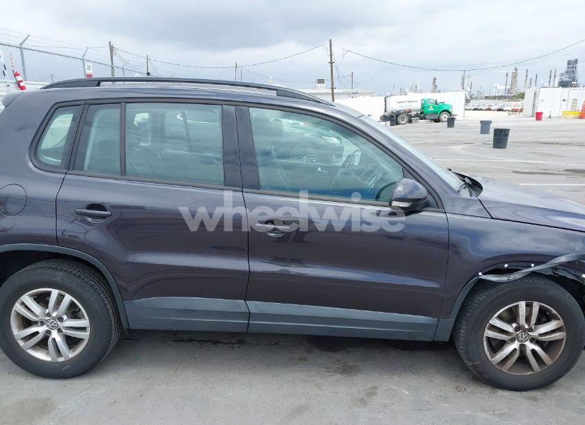 Photo 13 of 2016 Volkswagen Tiguan S (VIN WVGBV7AX6GW558257)