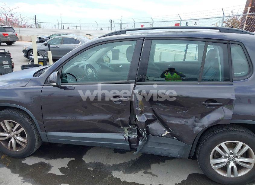 Photo 14 of 2016 Volkswagen Tiguan S (VIN WVGBV7AX6GW558257)