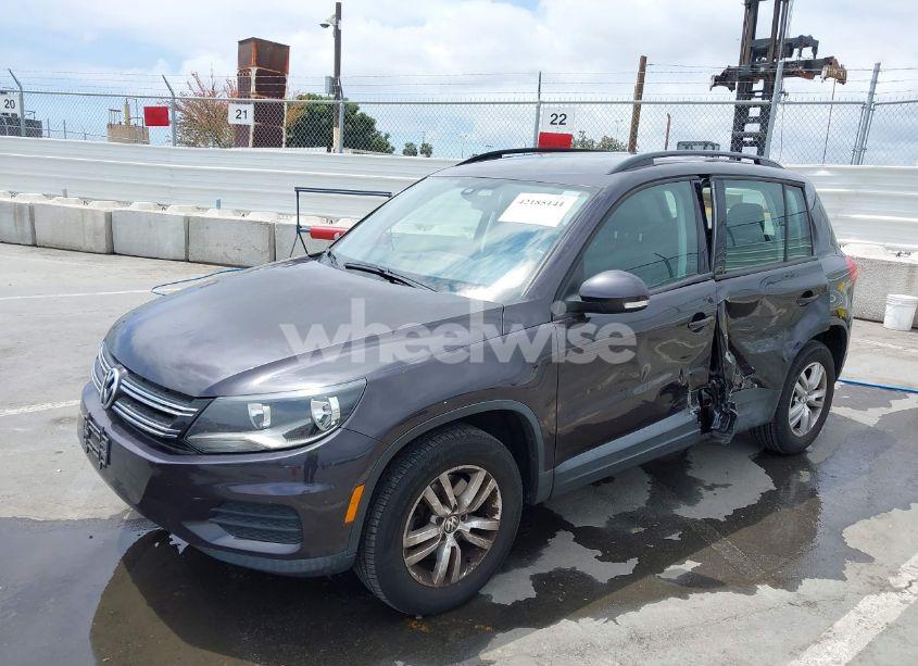 Photo 2 of 2016 Volkswagen Tiguan S (VIN WVGBV7AX6GW558257)