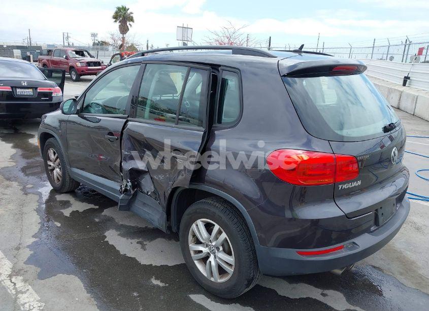Photo 3 of 2016 Volkswagen Tiguan S (VIN WVGBV7AX6GW558257)