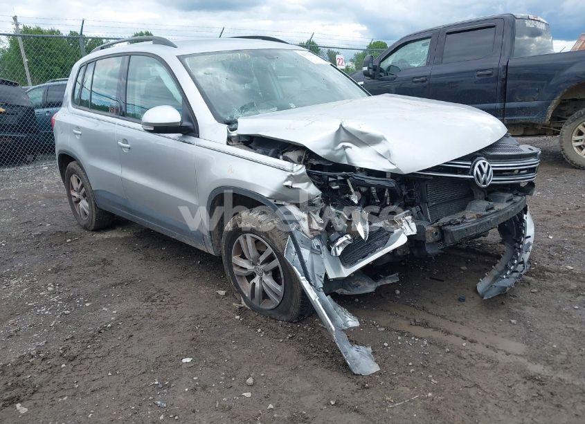 2016 Volkswagen Tiguan S (VIN WVGBV7AX6GW584857) main photo
