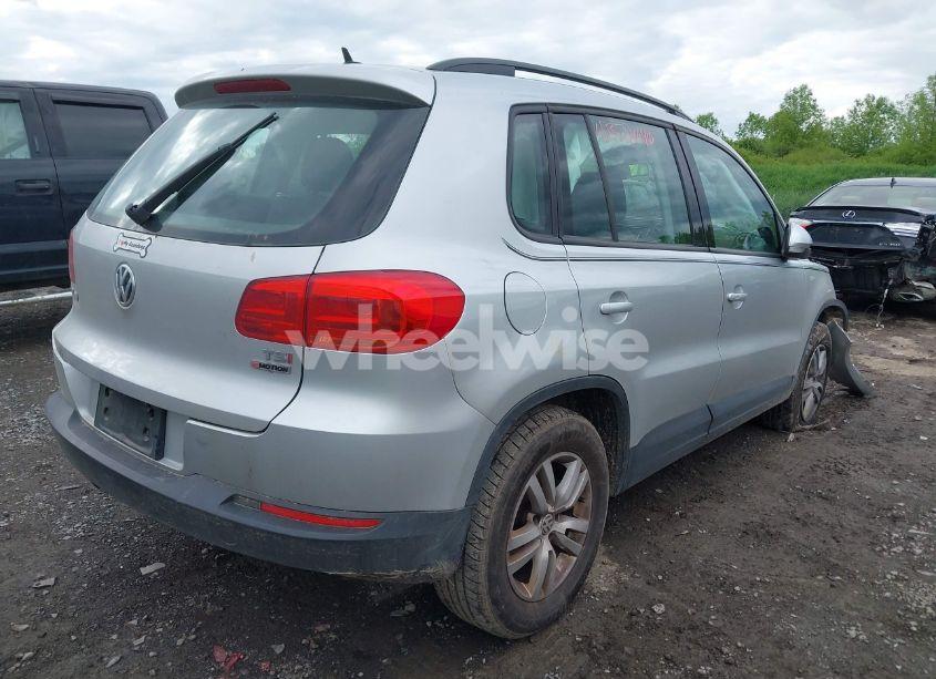 Photo 4 of 2016 Volkswagen Tiguan S (VIN WVGBV7AX6GW584857)