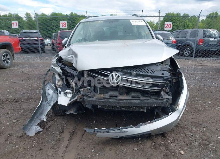 Photo 6 of 2016 Volkswagen Tiguan S (VIN WVGBV7AX6GW584857)