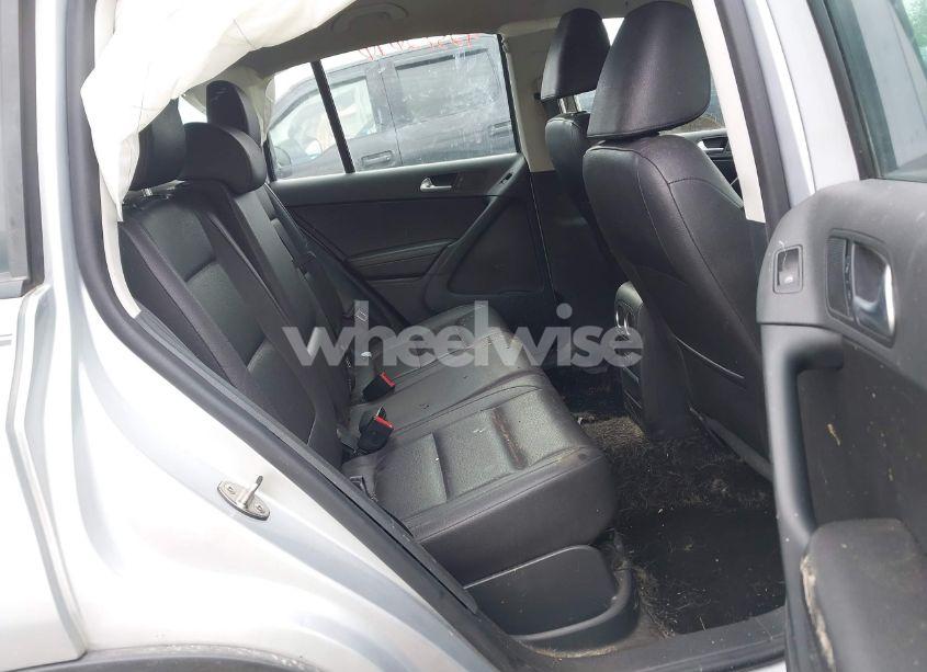 Photo 8 of 2016 Volkswagen Tiguan S (VIN WVGBV7AX6GW584857)