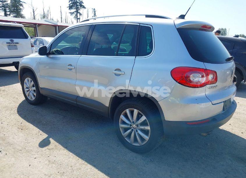 Photo 3 of 2011 Volkswagen Tiguan SE (VIN WVGBV7AX7BW529097)