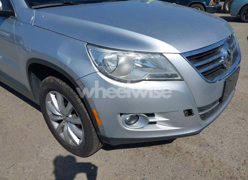 Photo 6 of 2011 Volkswagen Tiguan SE (VIN WVGBV7AX7BW529097)