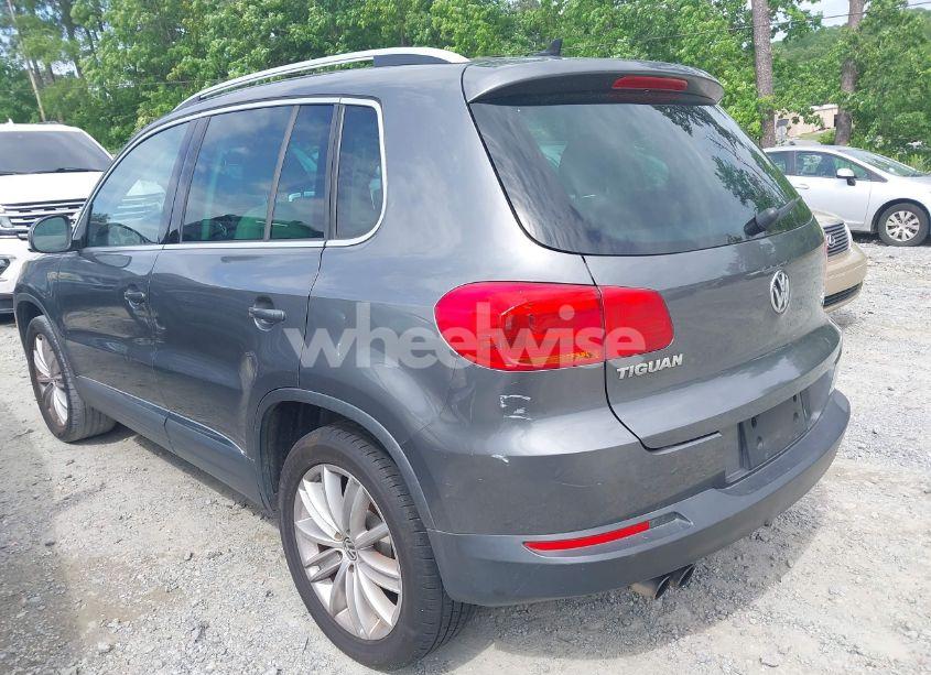 Photo 3 of 2012 Volkswagen Tiguan SE (VIN WVGBV7AX7CW000265)