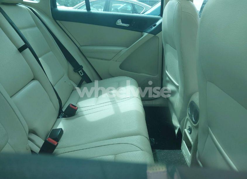 Photo 8 of 2012 Volkswagen Tiguan SE (VIN WVGBV7AX7CW000265)