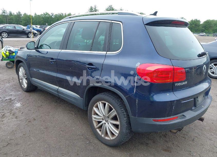 Photo 3 of 2012 Volkswagen Tiguan SE (VIN WVGBV7AX7CW552641)
