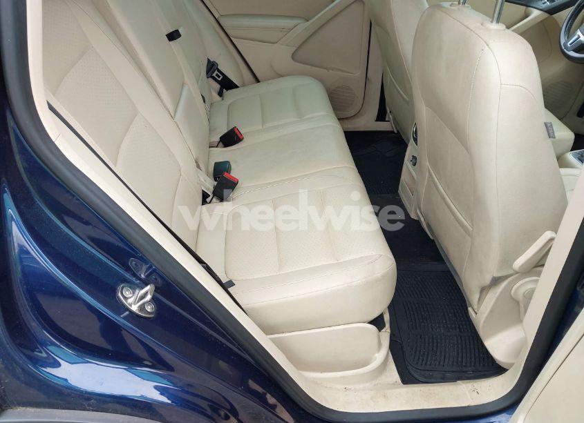 Photo 8 of 2012 Volkswagen Tiguan SE (VIN WVGBV7AX7CW552641)