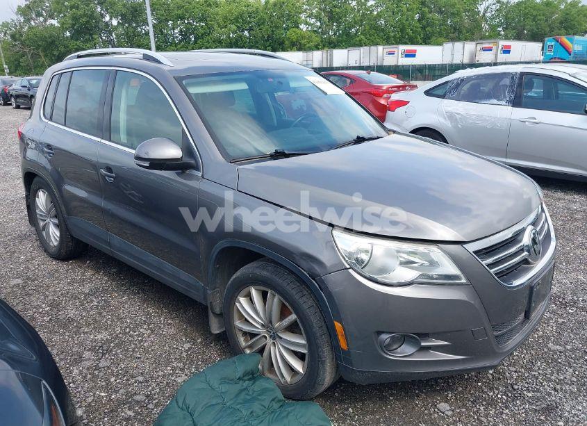 2011 Volkswagen Tiguan SE (VIN WVGBV7AX9BW540019) main photo