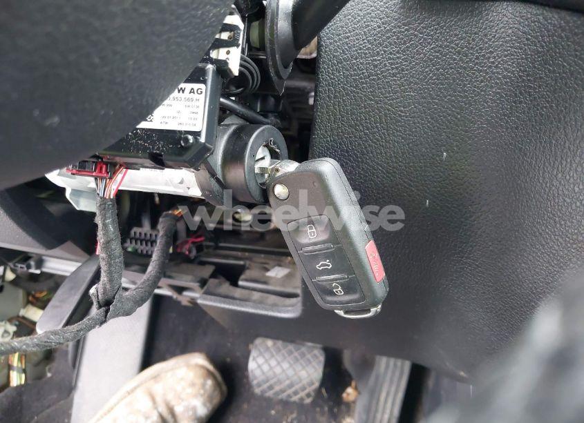 Photo 11 of 2011 Volkswagen Tiguan SE (VIN WVGBV7AX9BW540019)