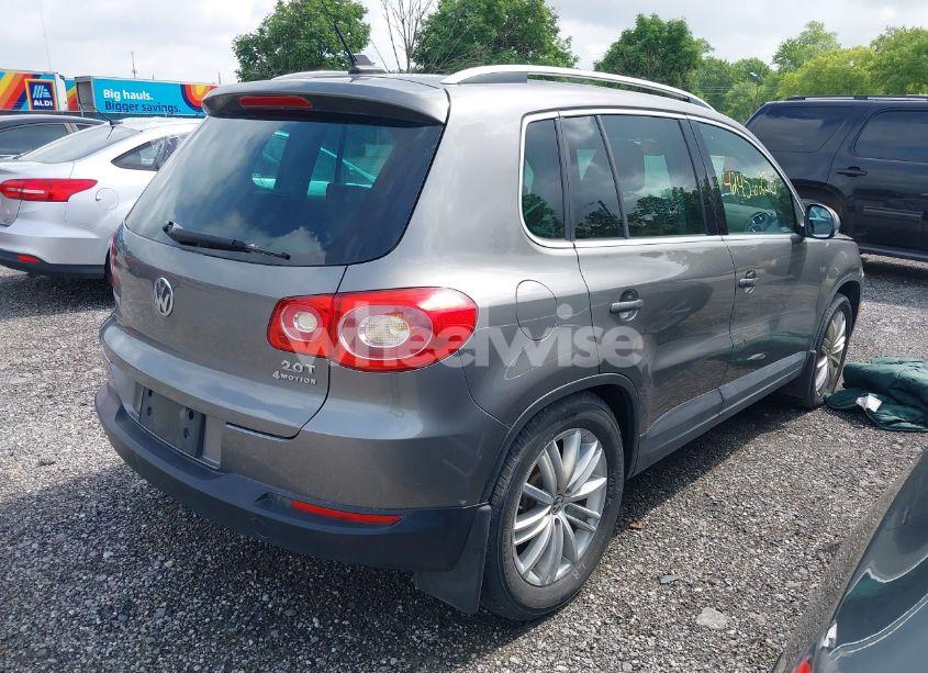 Photo 4 of 2011 Volkswagen Tiguan SE (VIN WVGBV7AX9BW540019)