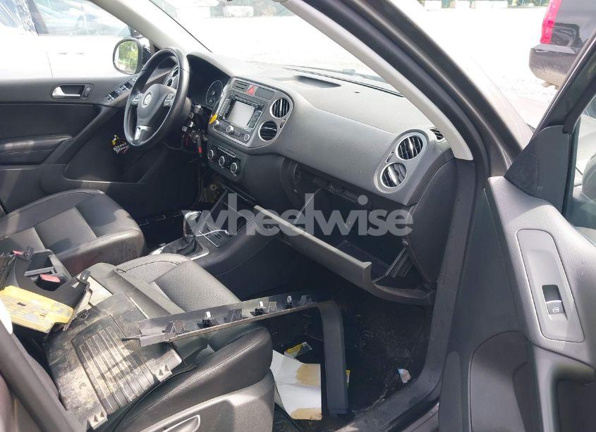 Photo 5 of 2011 Volkswagen Tiguan SE (VIN WVGBV7AX9BW540019)