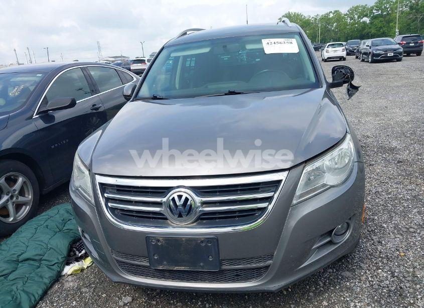 Photo 6 of 2011 Volkswagen Tiguan SE (VIN WVGBV7AX9BW540019)